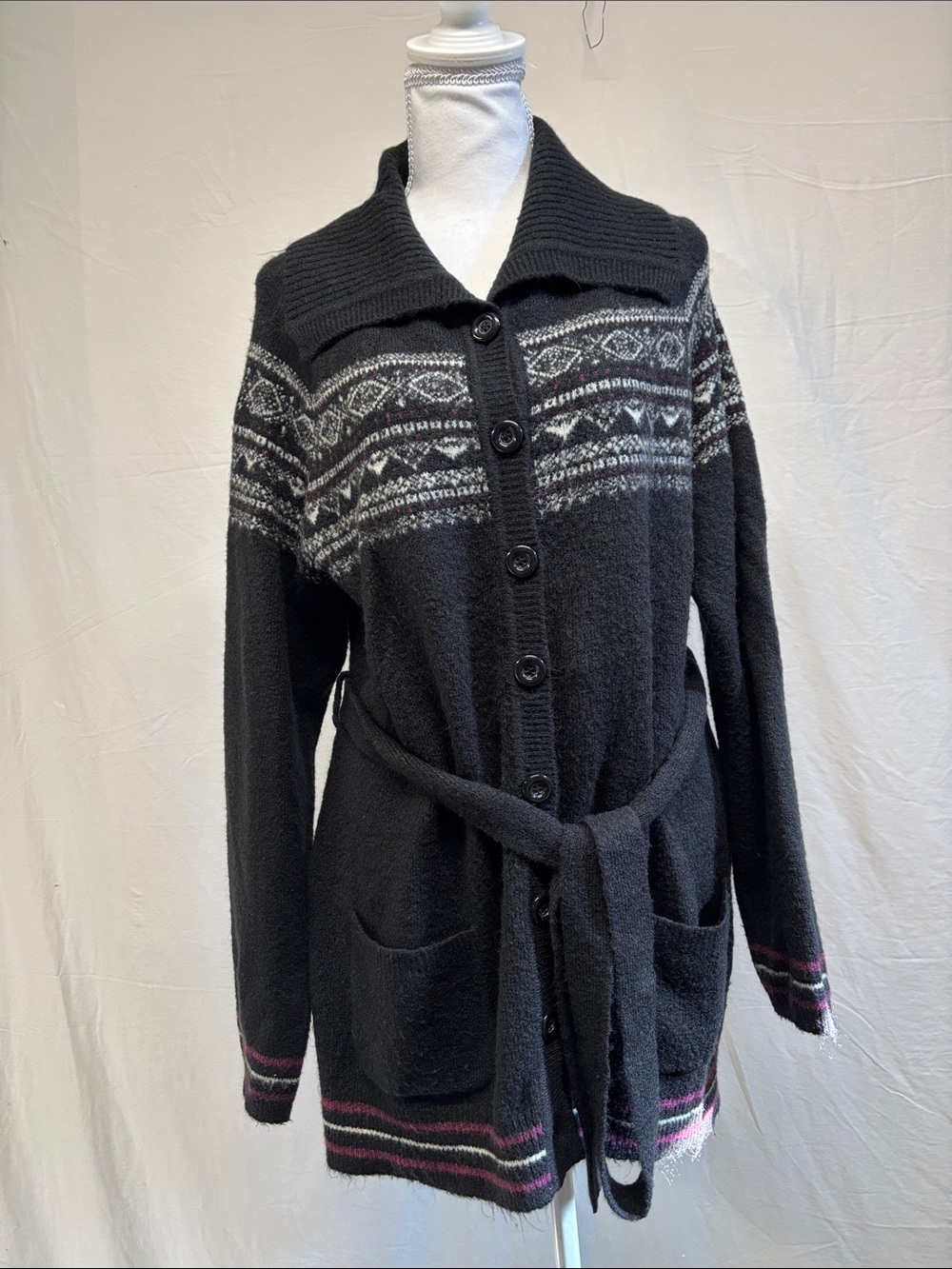 Reitmans Black Patterned Button-Up Belted Cardigan with Burgundy Trim